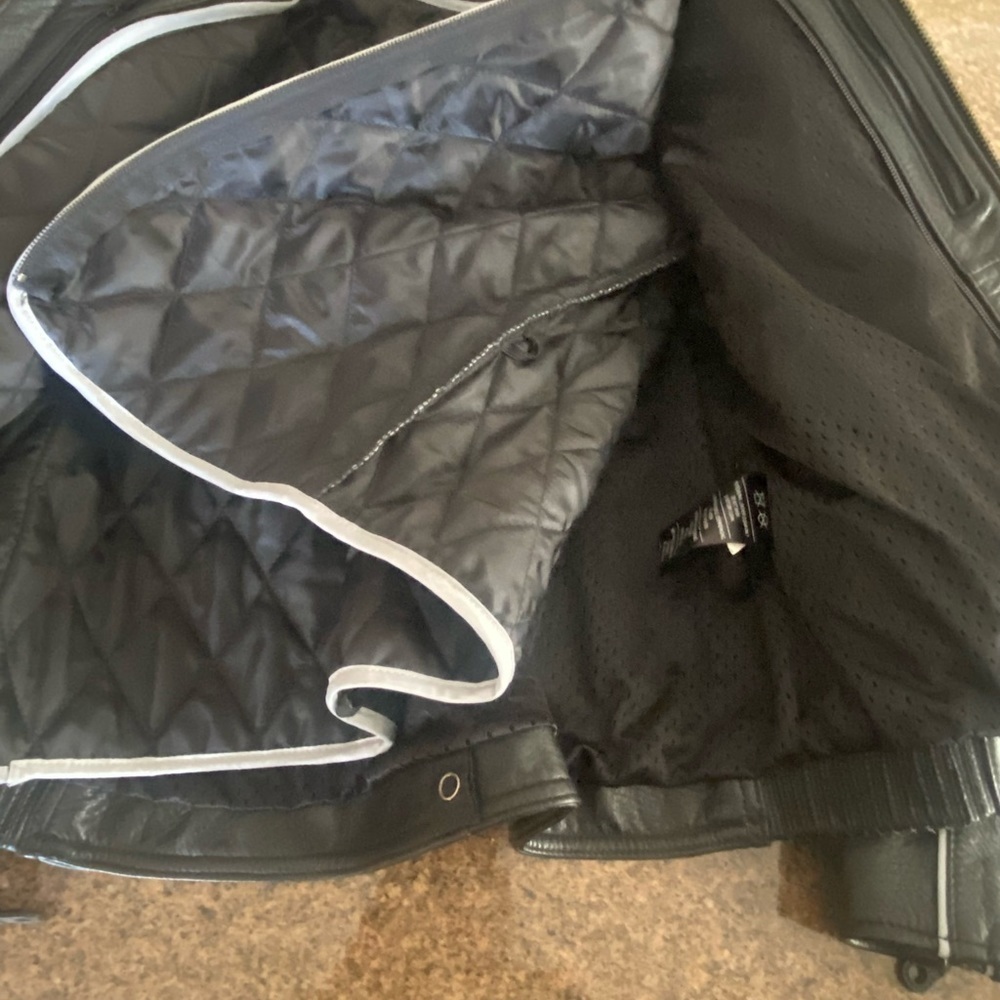 Harley Davidson Women’s leather Jacket w Zip liner​​​​​​​​ - Picture 7 of 9